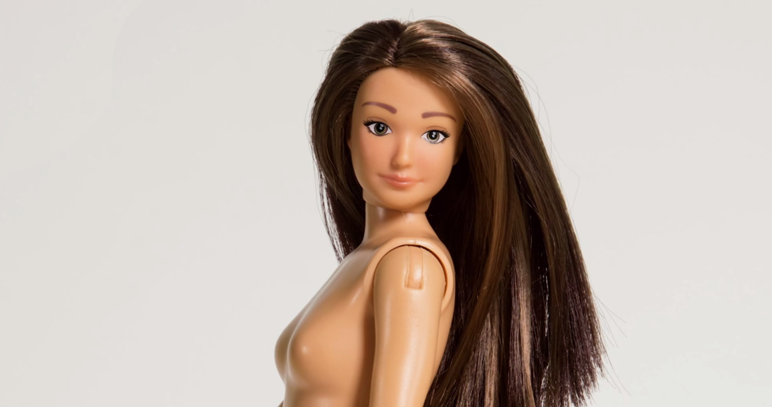 Ragazze Che Si Truccano Come Barbie