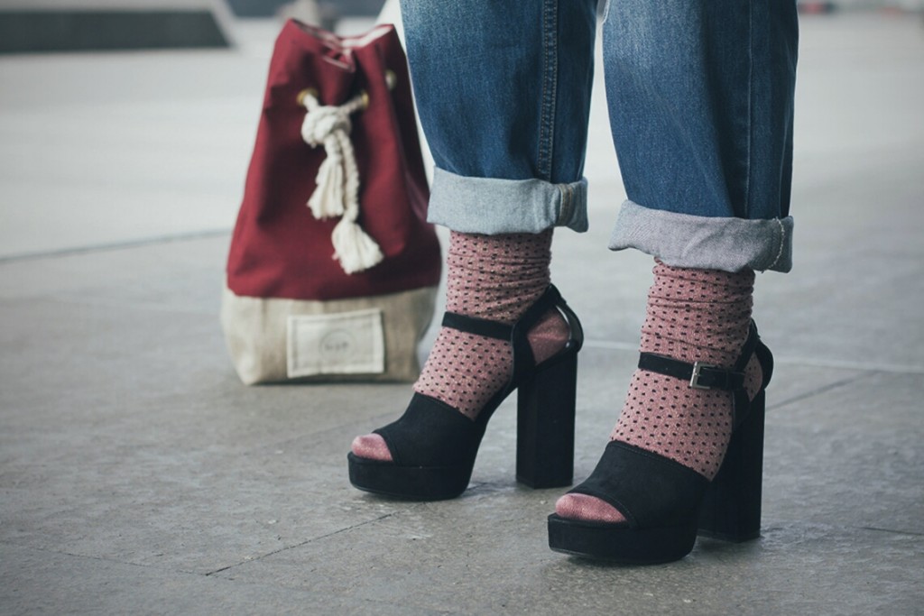 Bra Over Shirt Trend reggiseno a vista Dressing and Toppings