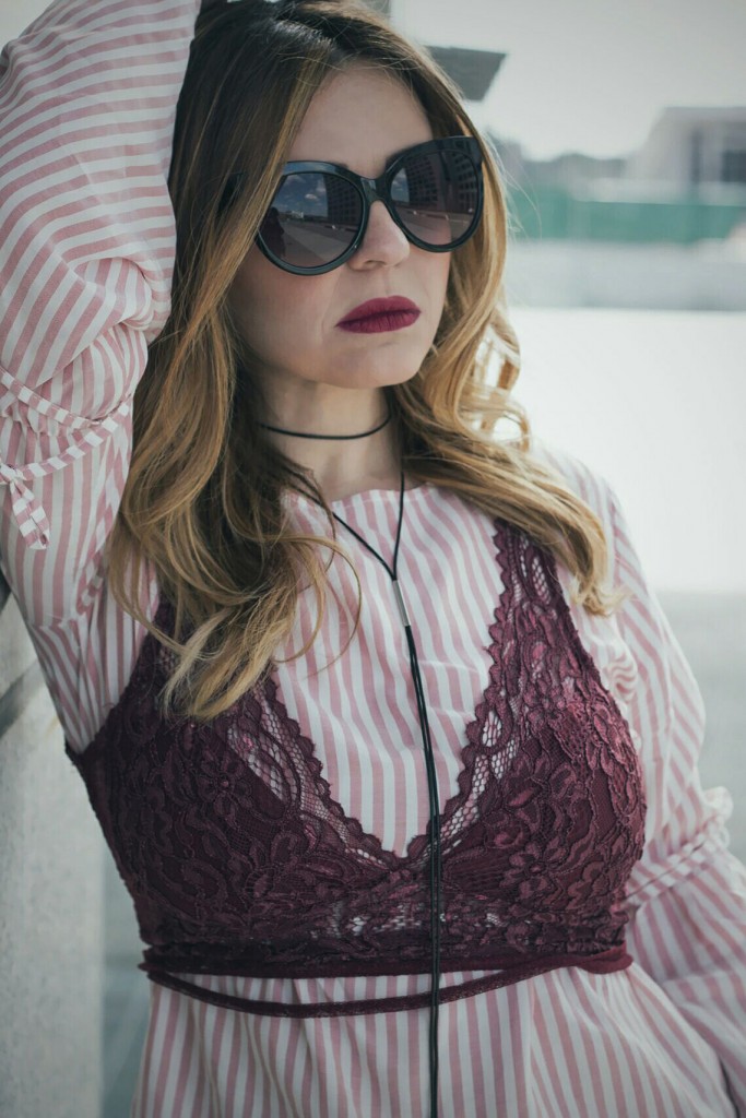 Bra Over Shirt Trend reggiseno a vista Dressing and Toppings