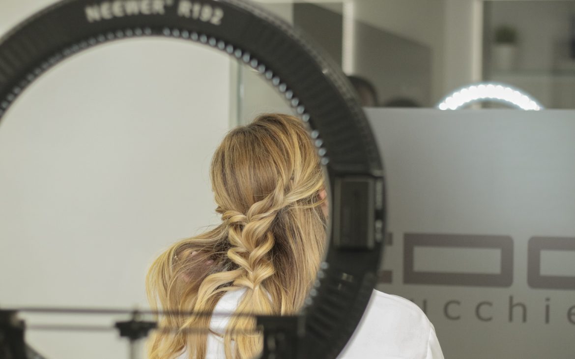 finta treccia con gli elastici