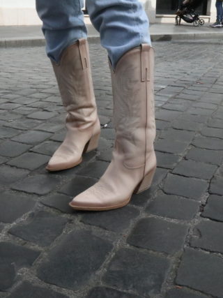 come indossare gli stivali texani idea outfit