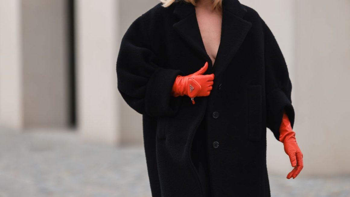 idee look con il cappotto nero oversize inverno 2024